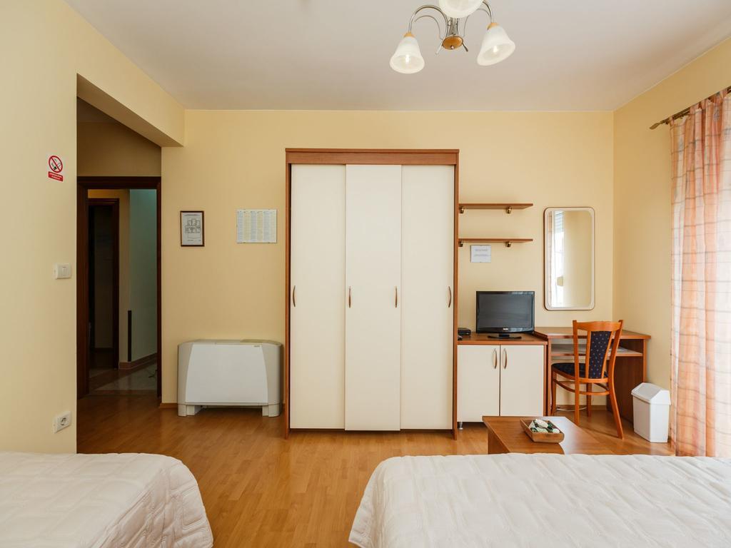 Hotel Adria Kastela Bagian luar foto